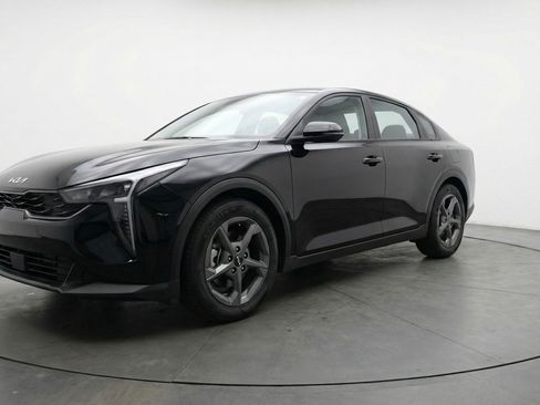 Used 2025 Kia K4 FWD image 3