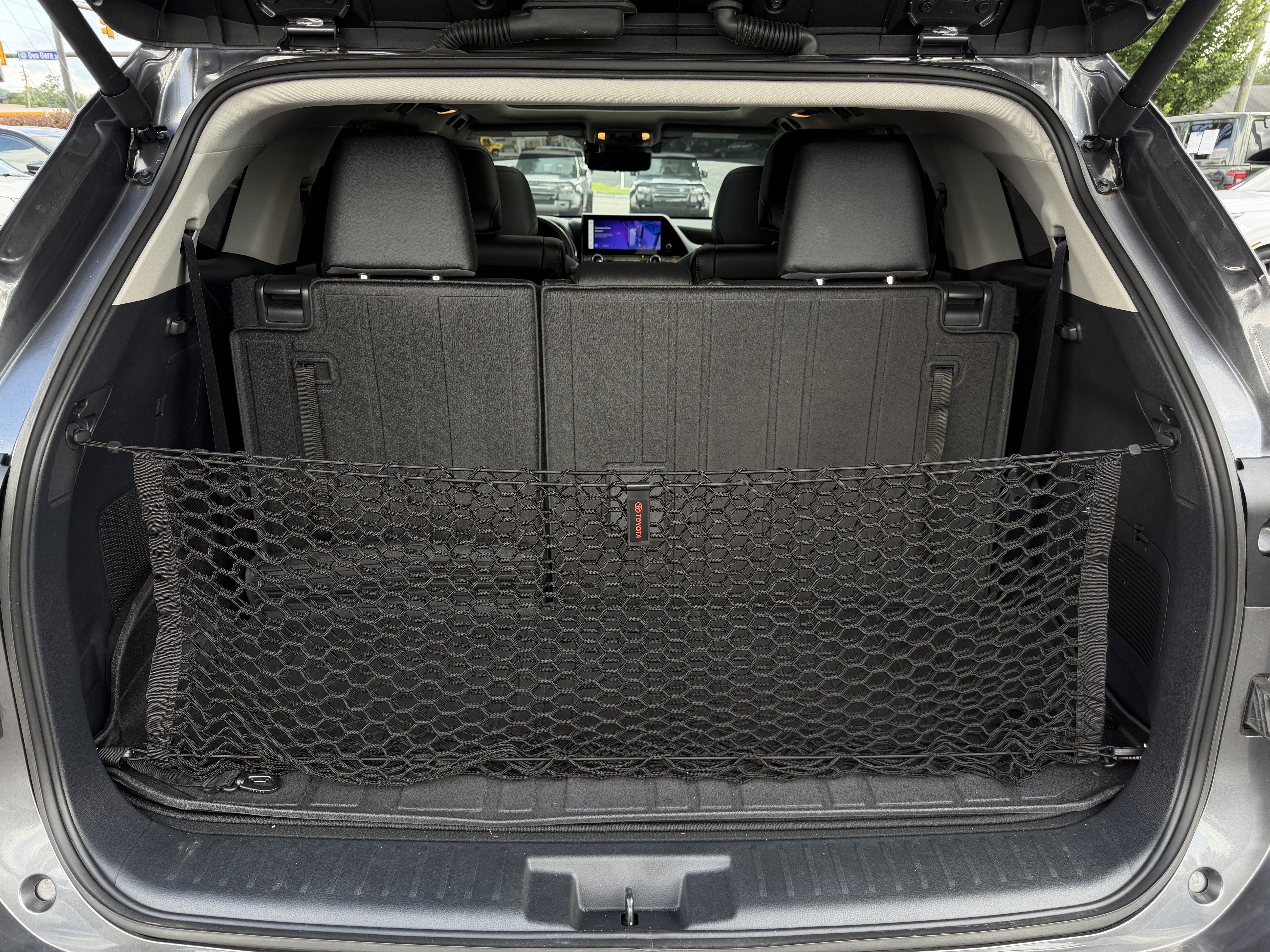 Used 2024 Toyota Highlander Platinum FWD image 32