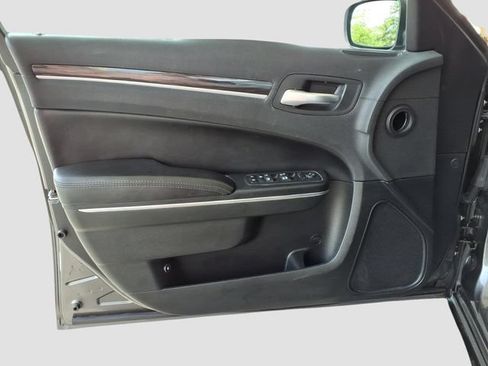 Used 2016 Chrysler 300 Limited RWD image 7
