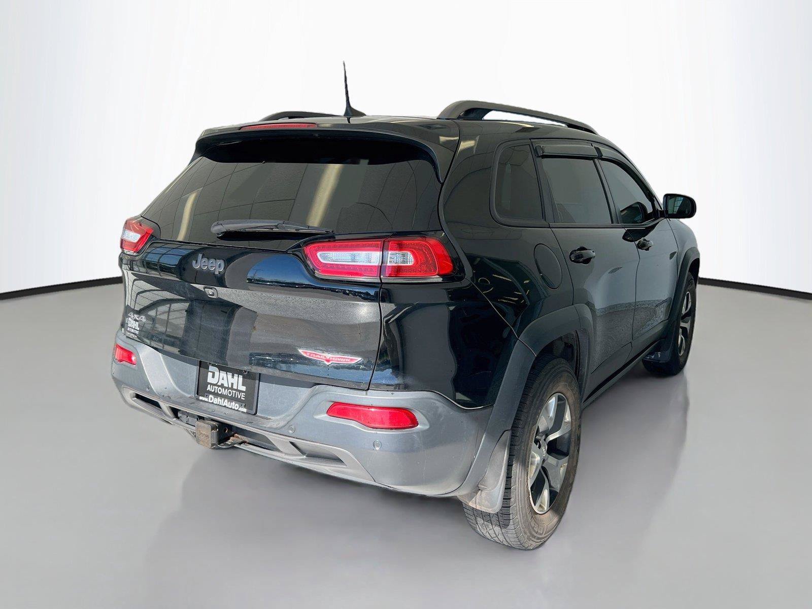 Used 2018 Jeep Cherokee Trailhawk w/ Comfort/Convenience Group AWD/4WD image 13