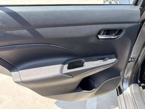 Used 2025 Nissan Versa SV FWD image 11