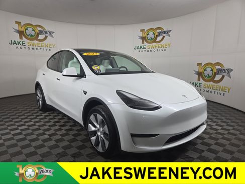 Used 2024 Tesla Model Y 2WD image 1