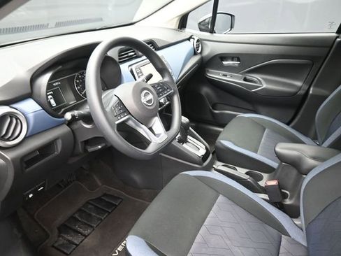 Used 2025 Nissan Versa SV image 18