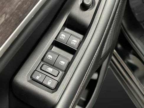 Used 2024 Jeep Grand Cherokee Limited image 21