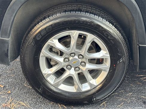 Used 2022 Chevrolet Traverse LS image 19