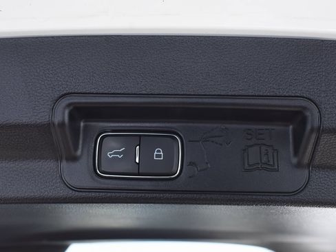 Used 2021 Ford Explorer XLT w/ Equipment Group 202A image 13