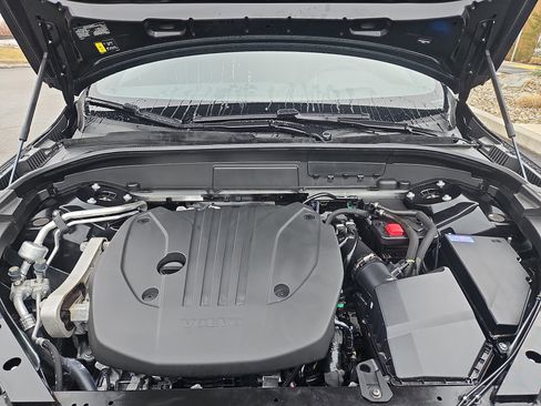 Used 2025 Volvo XC60 B5 Ultra image 37