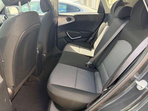 Used 2025 Kia Soul LX w/ LX Technology Package FWD image 23
