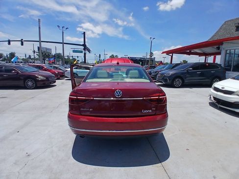 Used 2017 Volkswagen Passat 1.8T SE FWD image 2
