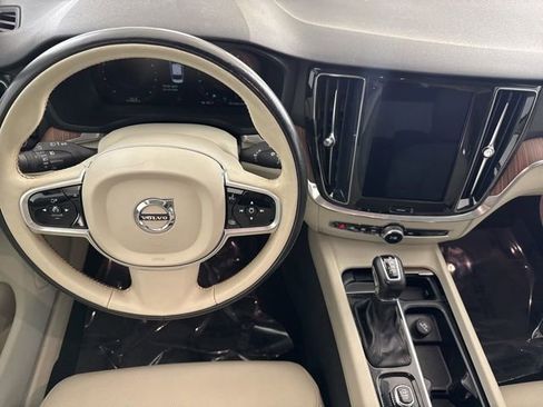 Used 2020 Volvo S60 T5 Momentum FWD image 22