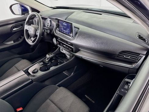 Certified 2025 Nissan Rogue SV image 28