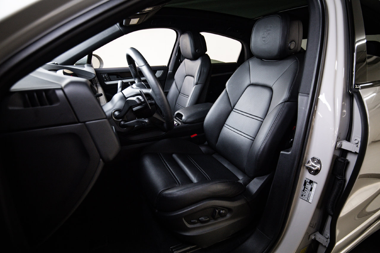 Certified 2026 Porsche Cayenne Coupe AWD/4WD image 5