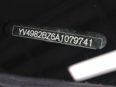 Used 2010 Volvo XC70 3.2 image 37