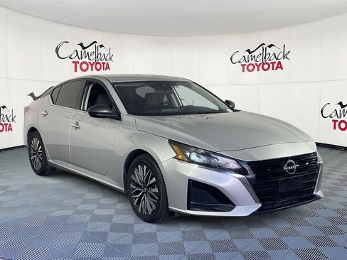 Used 2024 Nissan Altima 2.5 SV image 3