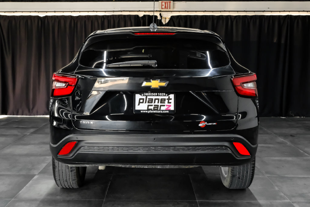 Used 2025 Chevrolet Trax LS w/ LS Convenience Package FWD image 9