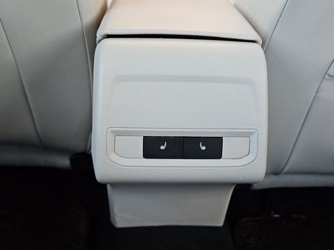 Used 2019 Volkswagen Jetta SE w/ Cold Weather Package FWD image 16