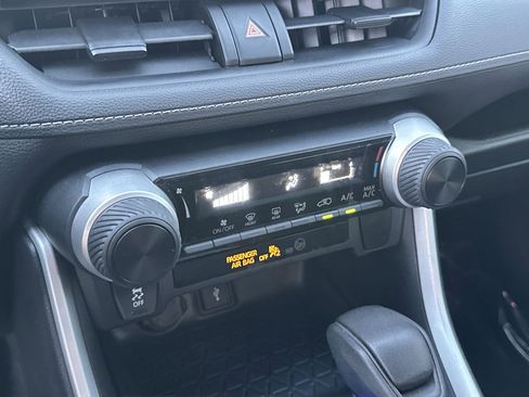 Used 2021 Toyota RAV4 LE FWD image 16