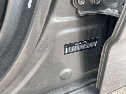 Used 2025 Kia Soul LX w/ LX Technology Package FWD image 27