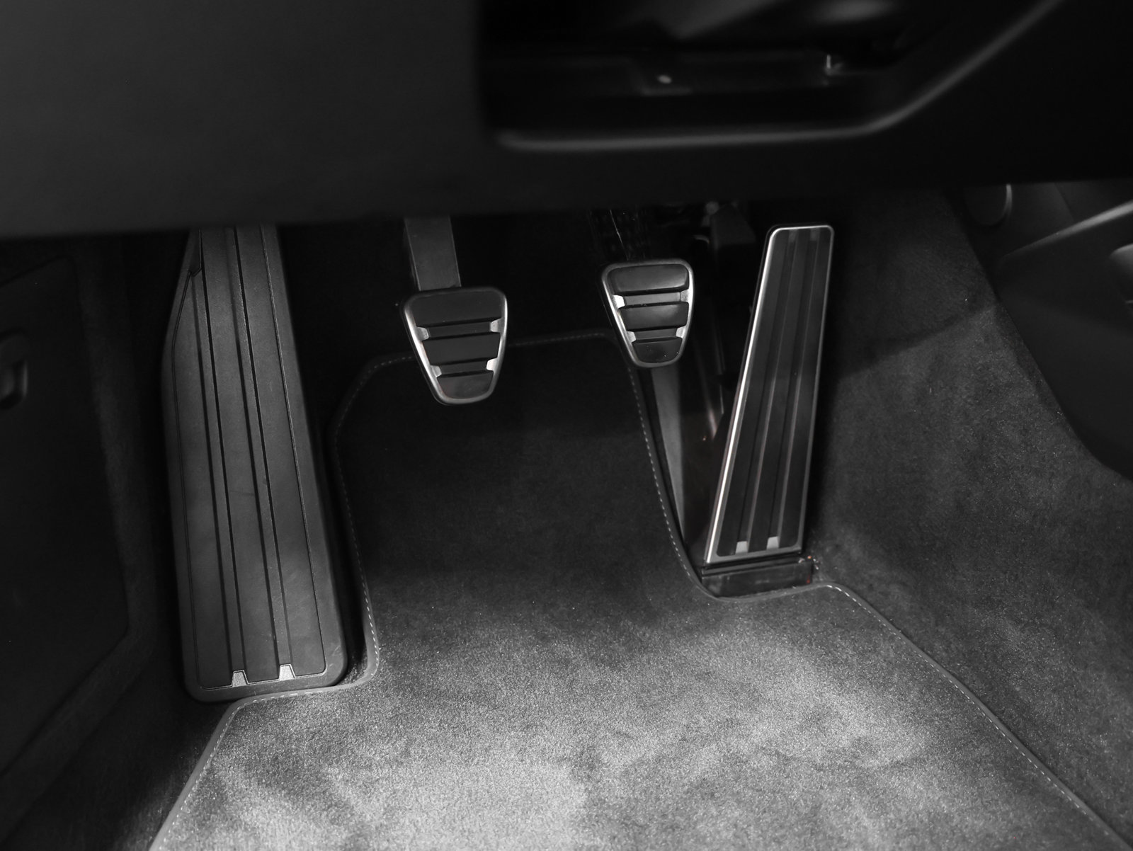 Certified 2024 Porsche 911 Carrera T RWD image 30