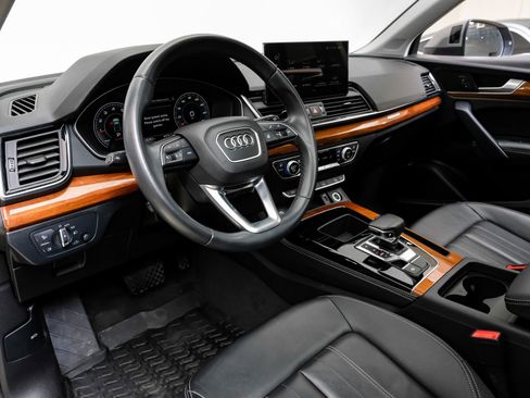 Used 2023 Audi Q5 2.0T Premium Plus w/ Premium Plus Package AWD/4WD image 3