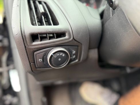 Used 2017 Ford Focus SE FWD image 20