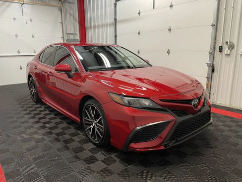 Used 2023 Toyota Camry SE FWD image 5