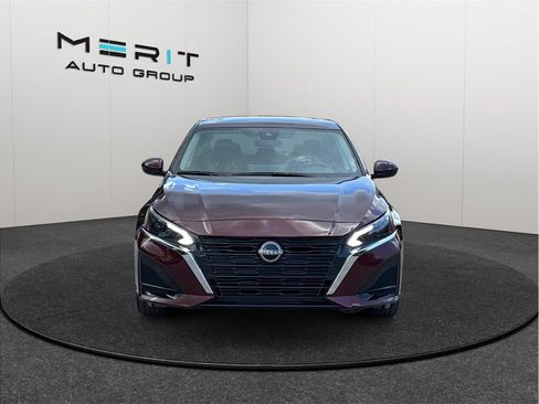 Used 2024 Nissan Altima 2.5 SV w/ SV Premium Package FWD image 3