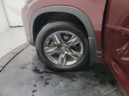 Used 2018 Toyota Highlander Limited image 30