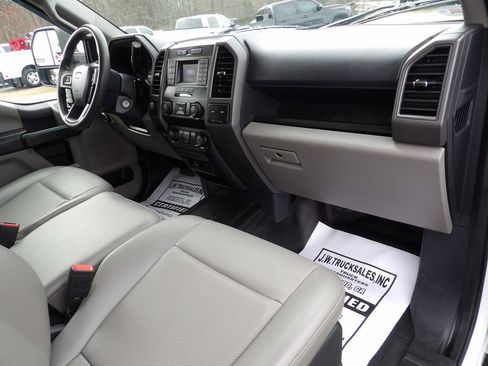 Used 2022 Ford F550 4x4 Crew Cab Super Duty w/ Power Equipment Group image 41