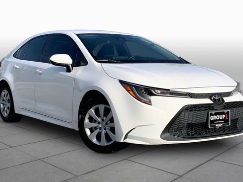 Used 2022 Toyota Corolla LE FWD image 3