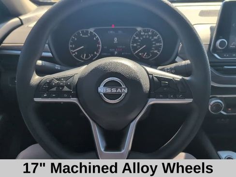 Used 2025 Nissan Altima 2.5 SV image 10