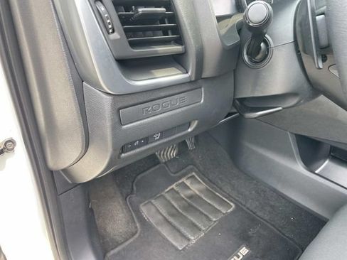 Used 2024 Nissan Rogue S AWD/4WD image 18