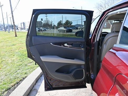 Used 2023 Lincoln Nautilus Reserve w/ Equipment Group 201A image 23