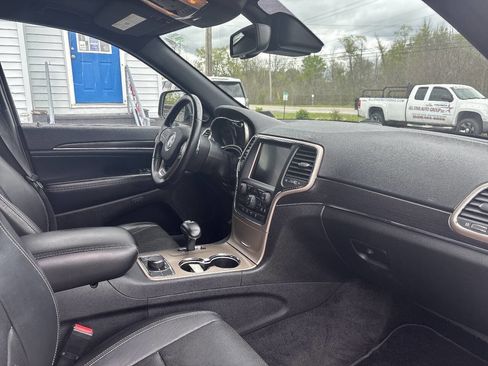 Used 2014 Jeep Grand Cherokee Limited w/ Luxury Group II AWD/4WD image 19