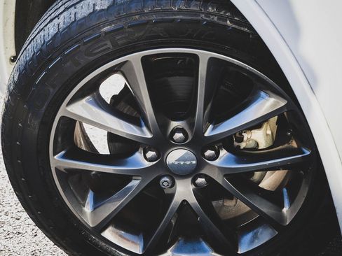 Used 2018 Dodge Durango GT image 25