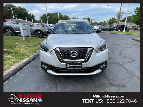 Used 2020 Nissan Kicks SR FWD image 7