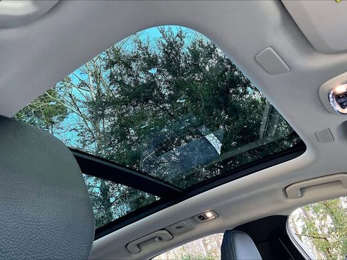 Used 2021 Volvo XC60 T5 Momentum w/ Premium Package image 14