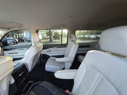 Used 2022 Jeep Wagoneer Series III w/ Convenience Group I RWD image 14
