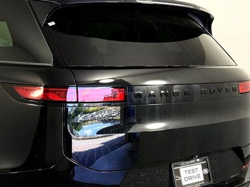 New 2026 Land Rover Range Rover Sport Dynamic SE AWD/4WD image 17
