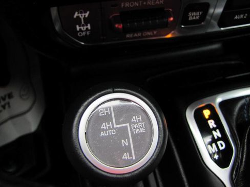 Used 2022 Jeep Wrangler Unlimited Rubicon 4xe w/ Cold Weather Group AWD/4WD image 45