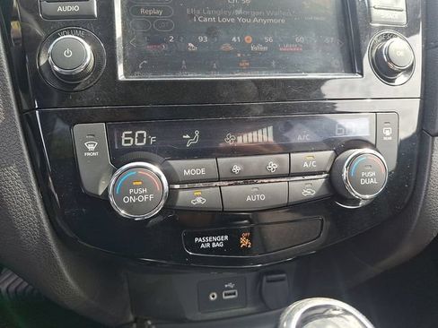 Used 2018 Nissan Rogue SV AWD/4WD image 27