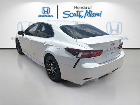 Used 2022 Toyota Camry SE w/ Convenience Package FWD image 5