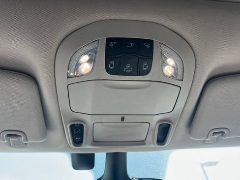 Used 2021 Chrysler Pacifica Limited AWD/4WD image 23