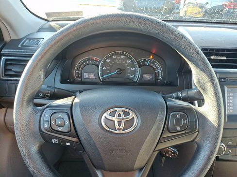 Used 2015 Toyota Camry LE image 17