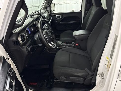 Used 2019 Jeep Wrangler Unlimited Sahara w/ Uconnect 4C Nav & Sound Group AWD/4WD image 36