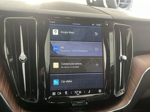 Certified 2023 Volvo XC60 B5 Plus w/ Climate Package image 15