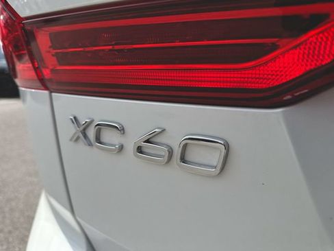 Used 2025 Volvo XC60 B5 Core w/ Climate Package AWD/4WD image 33