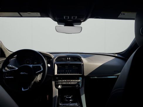 Used 2020 Jaguar F-PACE Checkered Flag image 23