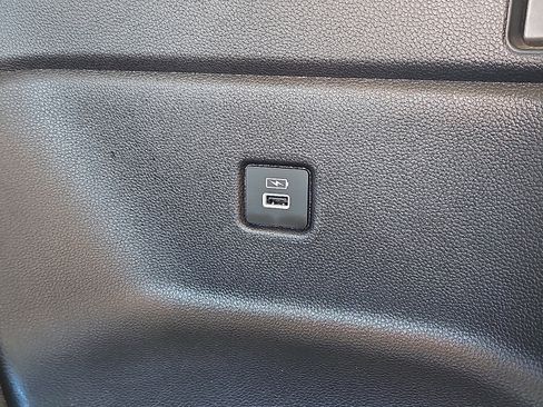 Used 2023 Honda Pilot EX-L image 11