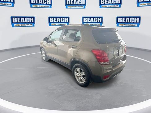 Used 2022 Chevrolet Trax LT w/ LT Convenience Package image 6